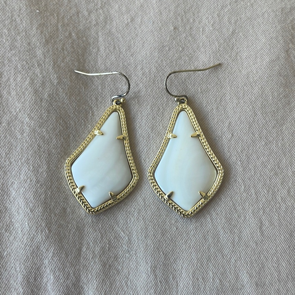 Pretty Kendra Scott Earrings